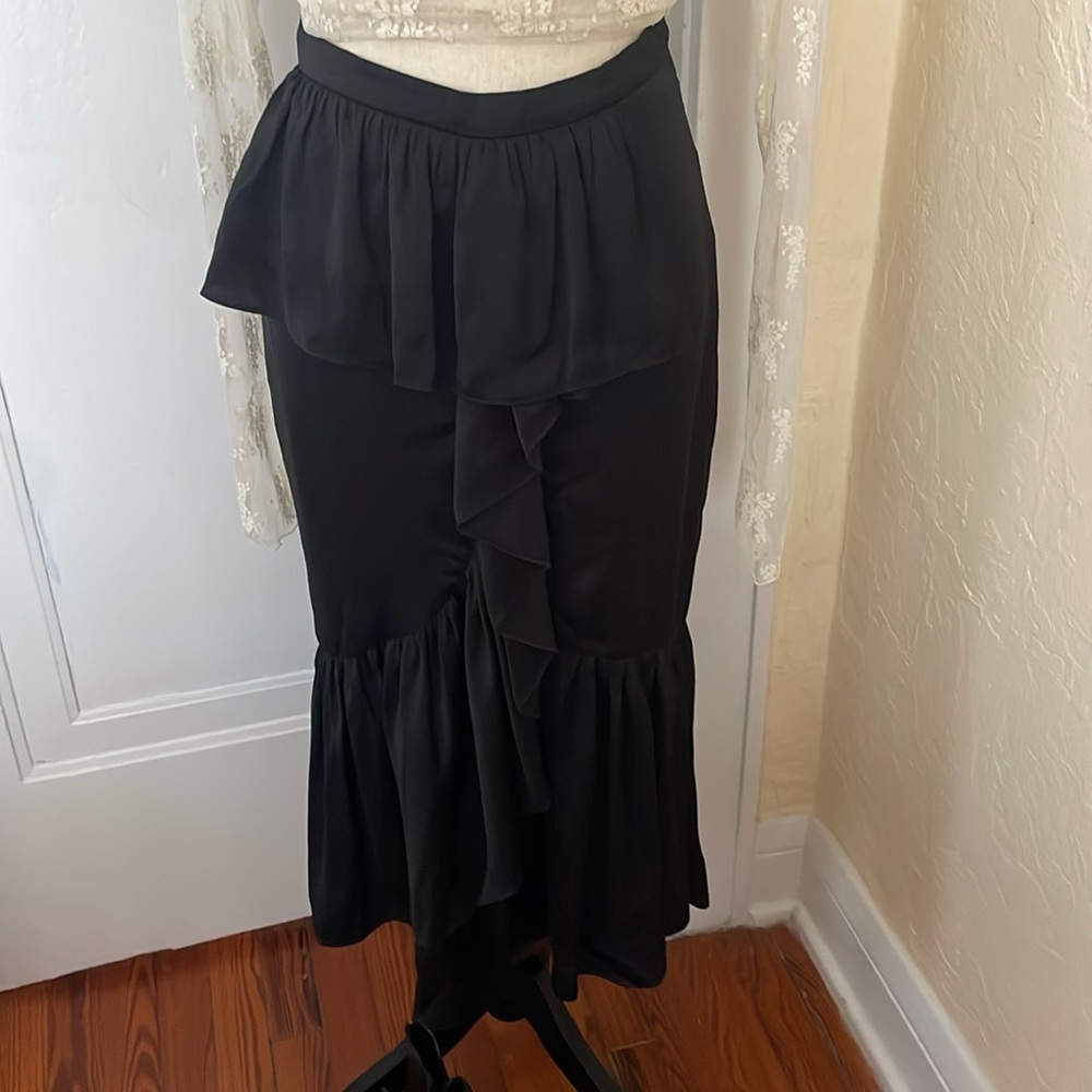 NWOT Yumi Kim Anthropologie Brand Black Ruffle silky Midi with zip Size Small